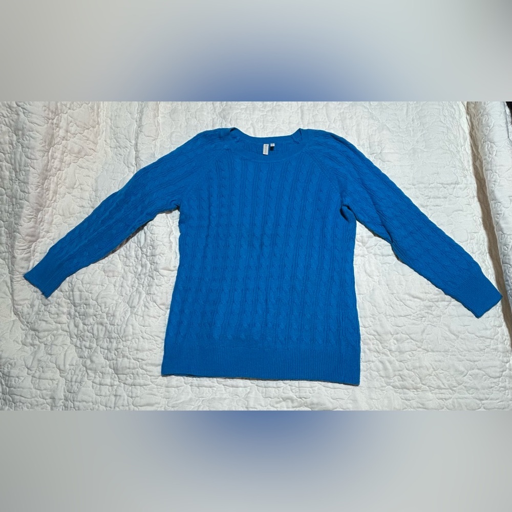Women’s Beautiful Blue Madison Size Large Long Sleeve Sweater